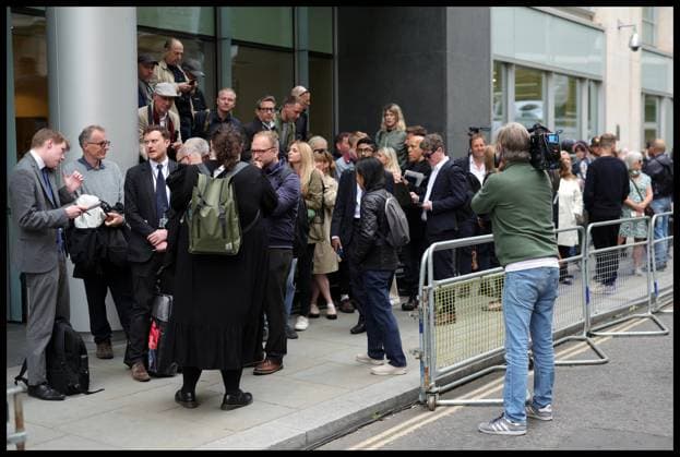 06 06 2023. London, United Kingdom. Prince Harry arriving at the High Court in London. Members of the press and public wait to enter the enter court to watch Prince Harry, Duke of Sussex giving evidence in his trial against Mirror Group Newspapers (MGN). Copyright: xAndrewxParsonsx xParsonsxMediax PAR-8371-0065