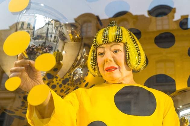 Louis Vuitton Celebrates 2nd Collaboration With Artist Yayoi Kusama - Paris Yayoi Kusama the robot of Louis Vuitton, place Vendome. France, Paris on January 24, 2023. Louis Vuitton celebrates 2nd collaboration with artist Yayoi Kusama. Photo by Patricia Huchot-Boissier ABACAPRESS.COM Paris France  Copyright: xHuchot-BoissierxPatricia ABACAx 839596_014 Huchot-BoissierxPatricia ABACAx 839596_014