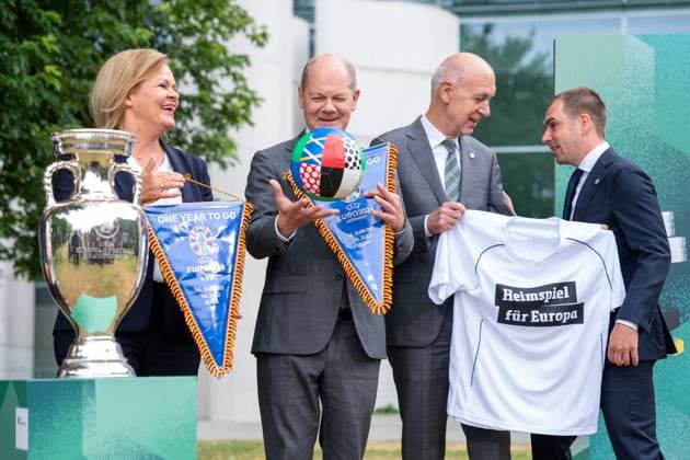 Federal Chancellor and the Federal Minister of the Interior receive representatives of the DFB on the occasion of the European Football Championship 2024 in Germany Philipp Lahm Tournament Director EURO 2024 together with Fe