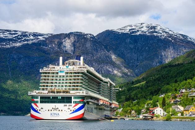 Iona Pando CRUISES, Cruise ship, Mountains and Fjord, Olden, Innvikfjorden, Norway, Europe Copyright: imageBROKER MaciejxOlszewski iblmao09332408.jpg