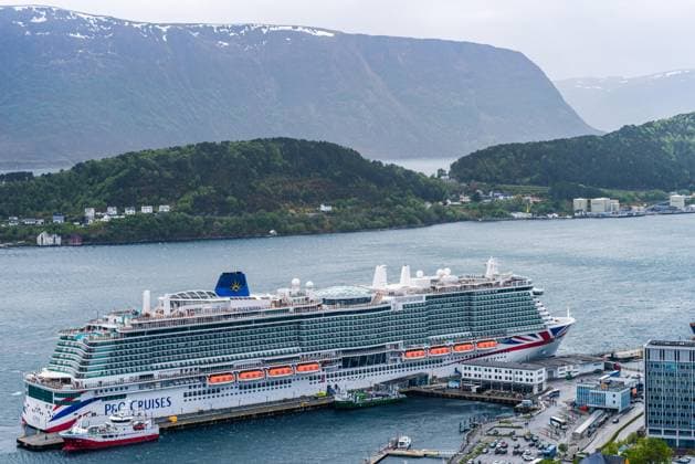 Iona Pando CRUISES, Cruise ship in ALESUND, Geirangerfjord, Norway, Europe Copyright: imageBROKER MaciejxOlszewski iblmao09334437.jpg