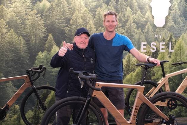 21 06 2023 xkhx Frankfurt am Main, Messe EUROBIKE Worlds leading trade fair for the bicycle and mobility industry My Esel brand ambassador Joey Kelly and My Esel boss Christoph Fraundorfer unveil the new electric gravel bike made of wood KH