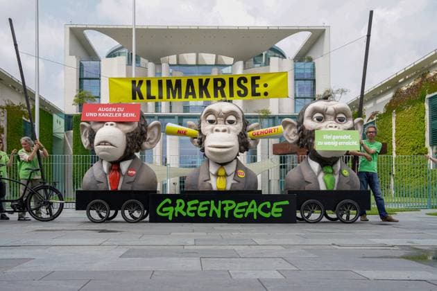 Demonstration of Greenpeace in front of the Federal Chancellery Demonstration of Greenpeace activists to draw attention to the climate crisis With three monkeys with signs saying close your eyes and be chancellor , never heard and talked a lot and achieved too little in front of the Federal Chancellery, Berlin, 21 06 2023 Berlin Berlin Germany