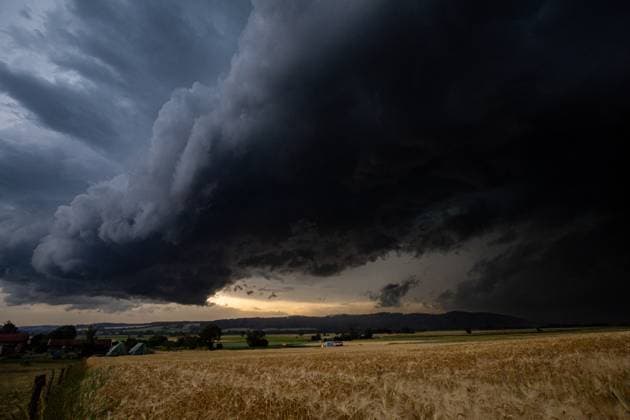 22 06 2023, GER, storm front moves over Thuringia Hesse shows the storm front which moved over Hesse Thuringia incl cells thunderstorm thunderstorm cells Herleshausen Neukirchen Eise field Thuringia Germany