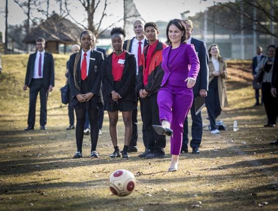 Annalena Baerbock Buendnis 90 Die Gruenen , German Foreign Minister, visits the German School in Pretoria Here playing soccer with children Pretoria South Africa Copyright: xThomasxKoehlerx