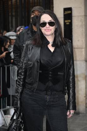 PFW Jean Paul Gaultier Outside Arrivals Beatrice Dalle arriving at the Jean Paul Gaultier show during Paris Fashion Week Haute Couture in Paris, France on January 26, 2022. Photo by Julien Reynaud APS-Medias ABACAPRESS.COM Paris France Copyright: xReynaudxJulien APS-Medias ABACAx 796214_008 ReynaudxJulien APS-Medias ABACAx 796214_008