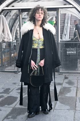 PFW Stella McCartney Outside Arrivals JR Ella Emhoff attending the Stella McCartney show during PFW Womenswear Fall Winter 22 23 in Paris, France on March 7, 2022. Photo by Julien Reynaud APS-Medias ABACAPRESS.COM Paris France Copyright: xReynaudxJulien APS-Medias ABACAx 801292_014 ReynaudxJulien APS-Medias ABACAx 801292_014