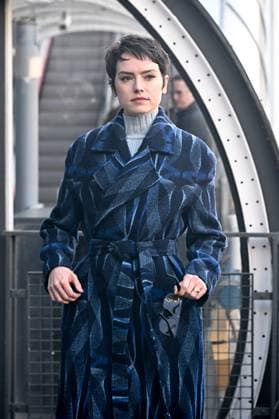 PFW Stella McCartney Outside Arrivals JR Daisy Ridley attending the Stella McCartney show during PFW Womenswear Fall Winter 22 23 in Paris, France on March 7, 2022. Photo by Julien Reynaud APS-Medias ABACAPRESS.COM Paris France Copyright: xReynaudxJulien APS-Medias ABACAx 801292_022 ReynaudxJulien APS-Medias ABACAx 801292_022