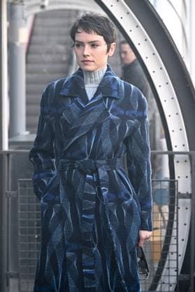 PFW Stella McCartney Outside Arrivals JR Daisy Ridley attending the Stella McCartney show during PFW Womenswear Fall Winter 22 23 in Paris, France on March 7, 2022. Photo by Julien Reynaud APS-Medias ABACAPRESS.COM Paris France Copyright: xReynaudxJulien APS-Medias ABACAx 801292_023 ReynaudxJulien APS-Medias ABACAx 801292_023