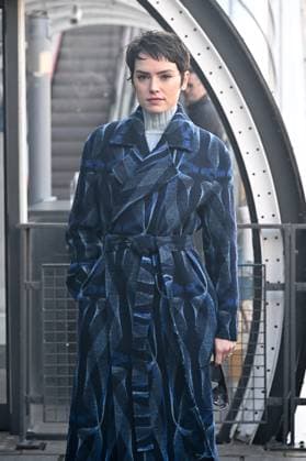 PFW Stella McCartney Outside Arrivals JR Daisy Ridley attending the Stella McCartney show during PFW Womenswear Fall Winter 22 23 in Paris, France on March 7, 2022. Photo by Julien Reynaud APS-Medias ABACAPRESS.COM Paris France Copyright: xReynaudxJulien APS-Medias ABACAx 801292_024 ReynaudxJulien APS-Medias ABACAx 801292_024