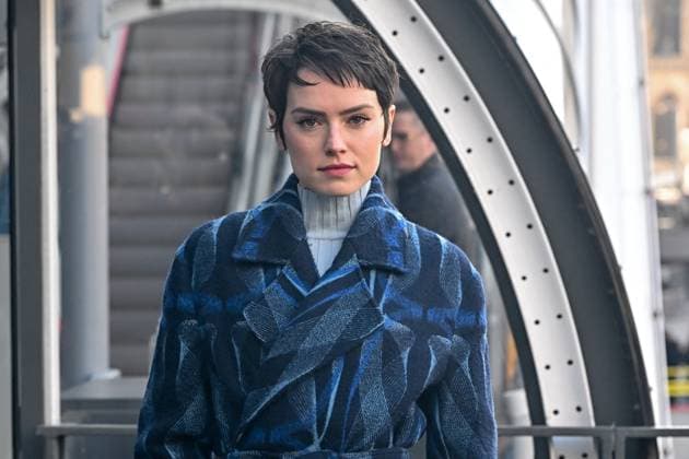 PFW Stella McCartney Outside Arrivals JR Daisy Ridley attending the Stella McCartney show during PFW Womenswear Fall Winter 22 23 in Paris, France on March 7, 2022. Photo by Julien Reynaud APS-Medias ABACAPRESS.COM Paris France Copyright: xReynaudxJulien APS-Medias ABACAx 801292_027 ReynaudxJulien APS-Medias ABACAx 801292_027