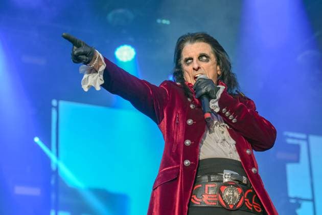 Concert of the rock group Hollywood Vampires during the Rocksommer at Burg Clam in Upper Austria, on 01 07 23 The picture shows the lead singer of the Hollywood Vampires, Alice Cooper 2023 Concert of the rock group Hollywood Vampires during the Rocksommer at Burg Clam in Upper Austria, on 01 07 23
