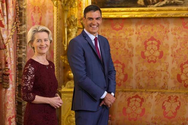 The President of the European Commission Ursula Von der Leyen (L) and the President of the Government Pedro Sanchez (R), await the arrival of King Felipe VI after the meeting of the College of EU Commissioners, in Madrid, Spain, 3 July 2023. Spain presides over the Council of Ministers of the European Union this semester. Felipe VI receives the members of the College of Commissioners of the EU !ACHTUNG: NUR REDAKTIONELLE NUTZUNG!  Copyright: xKikoxHuescax(es-ES)x GRAF7694 20230703-2faf8312ea4f087bc82ef2cd340ee06cf0c0013a005