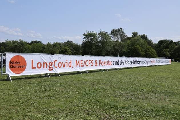 Germany, Berlin, Reichstag, Platz der Republik, NichtGenesen We demand 200 million for research and care LongCovid, ME CFS PostVac are a mass disability event
