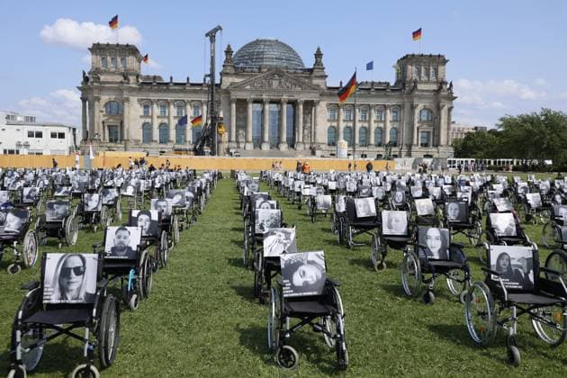 Germany, Berlin, Reichstag, Platz der Republik, NichtGenesen We demand 200 million for research and care LongCovid, ME CFS PostVac are a mass disability event