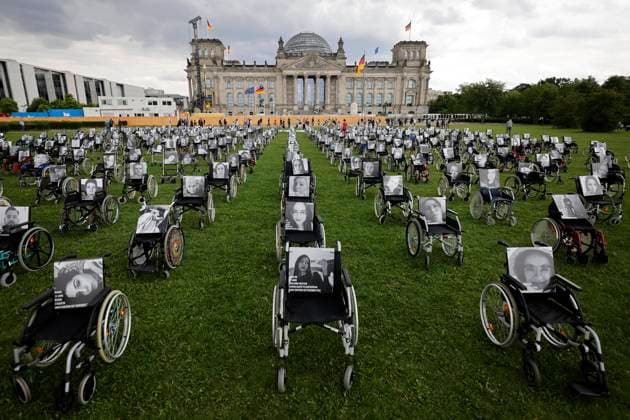 The action group NichtGenesen has positioned wheelchairs in front of the Bundestag It wants to draw attention to the fact that there are more than 3 million people in Germany who are affected by Post Covid, ME CFS or Post Vac, but often have to pay for their therapies themselves Berlin, 04 07 2023 Berlin Germany Copyright: xChristophxHardtx