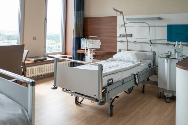 Federal Minister of Economics and Federal Minister of Labor visit the Charite in Berlin symbol photo sickroom of a hospital Germany