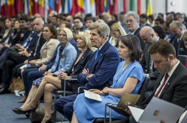Annalena Baerbock Buendnis 90 Die Gruenen , German Foreign Minister, at the OSCE High Level Conference on Climate Change Here with John Kerry, Special Envoy of the US President for Climate Vienna Austria Copyright: xThomasxKoehlerx
