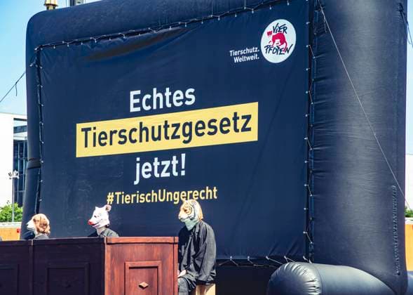 07 07 2023 , Berlin Mitte Animal rights activists in front of the Reichstag demand a real animal protection law
