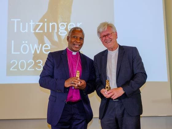 The laureates Thabo MAKGOBA, Anglican Archbishop of Kapstat South Africa and Heinrich BEDFORD STROHM, Bishop of the Evangelical Lutheran Church in Bavaria Ceremony of the Evangelical Academy Tutzing for the award of the Tutzinger Löwen on 9 07 2023, in Tutzing, E V A N G E L I S C H E A K A D E M I E T U T Z I N G, Germ xTUTZINGER-LOEWEx