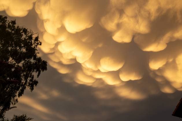 Spectacular Mammatus cloud formation after a thunderstorm in the sky over Mutterstadt, Palatinate In the social networks posted numerous users pictures of the evening sky glowing in surreal yellow colors Copyright: xx
