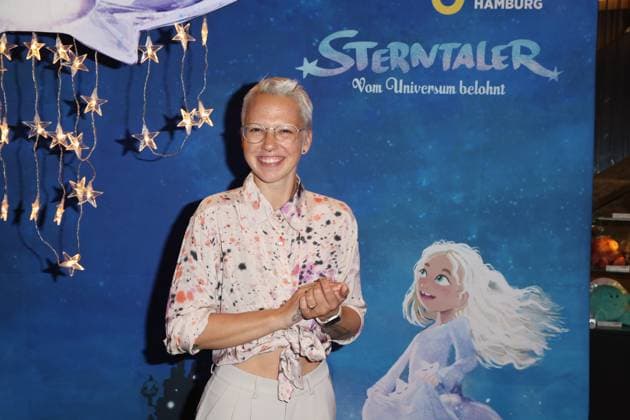 Singer Stefanie Heinzmann is the star of the musical new version, premiere of the musical fairy tale Sterntaler rewarded by the universe, performance at the Planetarium Hamburg 13 7 2023