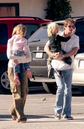 Celebs file photos Cindy Crawford with her husband Rande Gerber and their children Presley and Kaya strolling in Malibu on Sunday afternoon, November 28, 2004. Poto by VIPix ABACA.  Copyright: xVIPix ABACAx 69496_03 VIPix ABACAx 69496_03 