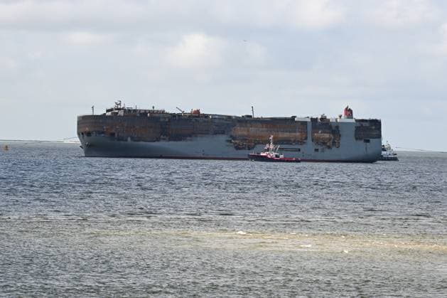 Borkum, 03 08 2023, The badly damaged freighter Fremantle Highway, The damaged ship is towed into the port of Eemshaven Accompanied by special ships Borkum Germany
