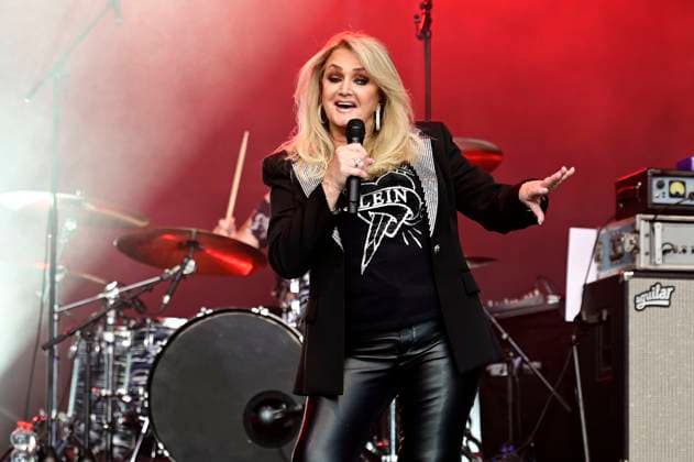 Bonnie Tyler live at a concert of her Between the Earth the Stars Tour in the courtyard of the Kulturbrauerei Görlitz, 04 08 2023 Foto:xM.xWehnertx xFuturexImage