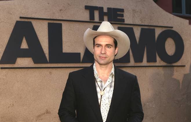 57770 02 March 27, 2004. San Antonio, TX Actor Jason Patric , who plays James Bowie, walks the yellow carpet for the world premiere of The Alamo in San Antonio, Texas on Saturday evening. Photo By Taylor Jones ABACA (pictured: Jason Patric) TX  Copyright: xABACAx 57770_02 ABACAx 57770_02