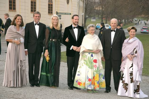Royal pre birthday dinner party for King Karl Gustav of Sweden Crown Princess Mette-Marit, Crown Prince Haakon, Princess Astrid, King Harald and Queen Sonja of Norway with unidentified persons arrive at the private pre-birthday of Carl XVI Gustaf of Sweden in Drottningholm Palace on April 29, 2006. Photo by Nebinger Orban ABACAPRESS.COM Stockholm Sweden  Copyright: xNebinger-Orban ABACAx 96699_09 Nebinger-Orban ABACAx 96699_09