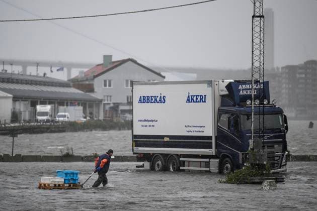 GÖTEBORG 20230808 Flooding in Fiskhamnen in Gothenburg on Tuesday, after the Göta River flooded Large amounts of rain have fallen as a result of the storm Hans GÖTEBORG SVERIGE x9200x  Copyright: xBjörnxLarssonxRosvall TTx ÖVERSVÄMNING GÖTEBORG TTABB0000000000205409