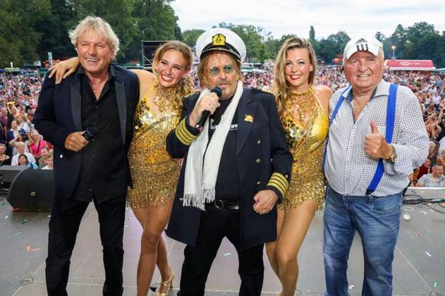 Bernhard Brink, Frank Zander, Uli Wegner and the dancers Jeany and Claudia at the 11 SchlagerOlymp 2023 at the lido Lübars Berlin, 12 08 2023 Foto:xB.xDummerx xFuturexImage