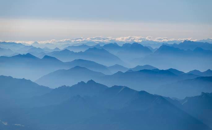 11 08 2023, Flight in a hot air balloon high above the foothills of the Alps Beautiful to see, hundreds of mountain peaks of the Tyrolean and Allgäu Alps in the morning haze 11 08 2023, Hot air balloon in the Allgäu 11 08 2023, Hot air balloon in the Allgäu