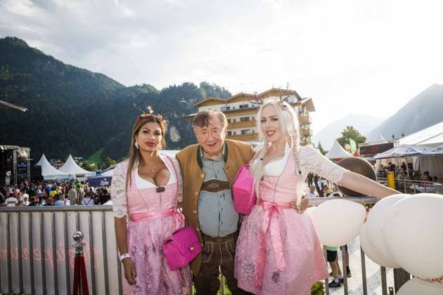 21 08 2023, Strass im Zillertal, AUT, On the road in Tyrol, 24 JUZIOPENAIR 2023, in the picture Baumeister, Richard Lugner, Nina Bruckner, Bambi, Lydia Kelovitz,