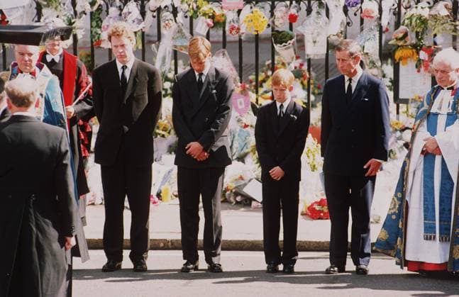 FUNERAL OF DIANA, PRINCESS OF WALES Left to Right: 9th EARL SPENCER; HRH PRINCE WILLIAM; his brother HRH PRINCE HARRY and HRH PRINCE OF WALES, outside Westminster Abbey following the funeral service of Diana, Princess of Wales. COMPULSORY CREDIT: UPPA FUNERAL OF DIANA, PRINCESS OF WALES Left to Right: 9th EARL SPENCER; HRH PRINCE WILLIAM; his brother HRH PRINCE HARRY and HRH PRINCE OF WALES, outside Westminster Abbey following the funeral service of Diana, Princess of Wales. COMPULSORY CREDIT: UPPA Photoshot Photo UE 013690 VV 06.09.1997, Credit:Photoshot Avalon United Kingdom  Copyright: xPhotoshotx xAvalonx 0502656282