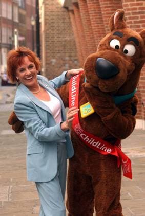 Cartoon Network donates to Childline Childline Chair ESTHER RANTZEN was dancing for joy today with SCOOBY-DOO after children s channel Cartoon Network made a Å?5000 donation to her charity, London, UK. Date:17.03.2005, Credit:Photoshot Avalon United Kingdom, London  Copyright: xPhotoshotx xAvalonx 0503209904