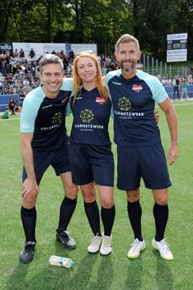 Ingo Zamperoni, Esther Roling and Micky Beisenherz 15th anniversary of the charity soccer match KICKEN MIT HERZ, the duel celebrities against doctors for a good cause in the stadium Hoheluft SC Victoria Hamburg Hamburg, 03 09 2023 Please caption IMAGO Michael Wigglesworth