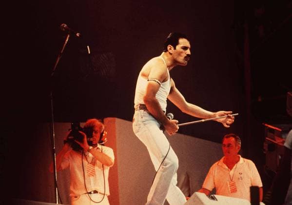 IMAGO ICONS: Freddie Mercury FREDDIE MERCURY British Pop Musician Lead Singer of the group Queen On stage at the charity Live Aid Concert at Wembley Stadium COMPULSORY CREDIT: UPPA Photoshot Photo CGH 201884 13.07.1985 FREDDIE MERCURY British Pop Musician Lead Singer of the group Queen On stage at the charity Live Aid Concert at Wembley Stadium COMPULSORY CREDIT: Starstock Photoshot Photo CGH 201884 13.07.1985, Credit:Photoshot Avalon United Kingdom  Copyright: xPhotoshotx xAvalonx 0506395655