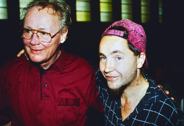 Nigel Kennedy, britischer Violinist (rechts), mit Klaus Tennstedt, Chefdirigent des NDR Sinfonieorchesters in Hamburg, Deutschland um 1989. Copyright: HartwigxValdmanis Nur redaktionelle Nutzung. Editorial usage only. VAL_720002397