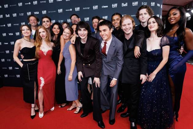 Bilder des Jahres 2023, Entertainment 09 September Entertainment Themen der Woche KW36 Entertainment Bilder des Tages September 10, 2023, TORONTO, ON, Canada: Co-Directors Finn Wolfhard, middle left, and Billy Bryk, middle right, pose for photos with the cast on the red carpet ahead of the premier of Hell Of A Summer at the Toronto International Film Festival, in Toronto, Sunday, Sept. 10, 2023. TORONTO Canada - ZUMAc35_ 20230910_zaf_c35_173 Copyright: xColexBurstonx