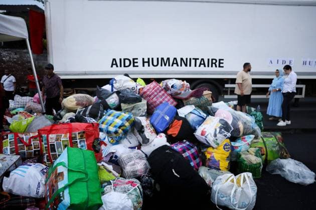 Aide humanitaire pour le Maroc PHOTOPQR VOIX DU NORD Thierry Thorel ; 11 09 2023 ; Roubaix - Le 11 septembre 2023 - L aide humanitaire s organise dans la metropole lilloise , ici des benevoles chargent un semi remorque de dons humanitaires - Photo : Thierry Thorel La Voix du Nord - France, Roubaix Sept 11 2023 Humanitarian aid for Morocco Hauts de France France  Copyright: xPHOTOPQR VOIXxDUxNORD MAXPPPxThierryxThorelx 20230911VDN5031 20230911VDN5031
