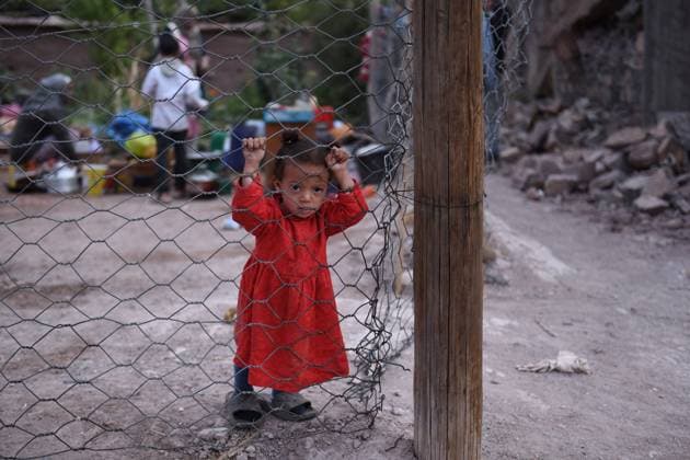 Bilder des Jahres 2023, News 09 September News Themen der Woche KW37 News Bilder des Tages Earthquake Death Toll Near 3,000 - Morocco A girl in a village destroyed by the earthquake, September 12, 2023, in Oued Agoundiss, in the High Atlas region (Morocco). The earthquake of magnitude 6.8 on the Richter scale, which struck late last Friday, September 8, in the High Atlas area of Morocco, has so far left about thirty aftershocks exceeding magnitude 3, according to the Euro-Mediterranean Seismological Center (CSEM), which has detected less seismic activity in recent days. More than 2,900 people have died and 5,500 have been injured as a result of the earthquake, according to a new official death toll released today by the Moroccan Ministry of Interior. Photo by Fernando Sanchez Europa Press ABACAPRESS.COM Oued Agoundiss, High Atlas Copyright: xEuropaxPress ABACAx 867443_010 EuropaxPress ABACAx 867443_010