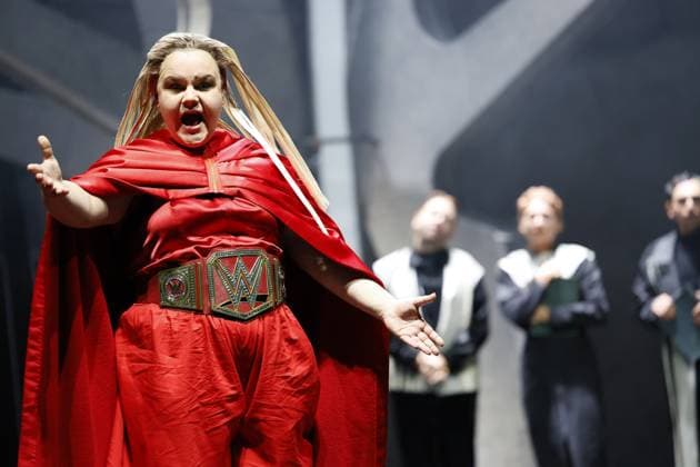 Performers Julischka Eichel, Sarah Franke, Felix Goeser, Julia Gräfner, Lorena Handschin, Manuel Harder, Florian Köhler, Alexej Lochmann, Peter Renà Lüdicke, Anja Schneider, Caner Sunar Weltall Erde Mensch, Eine unwahrsche