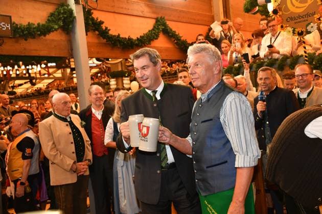 Markus Söder Prime Minister of Bavaria and Dieter Reiter Mayor of Munich Wiesn opening 2023 tapping Schottenhammel Theresienwiese Munich 16 September 2023