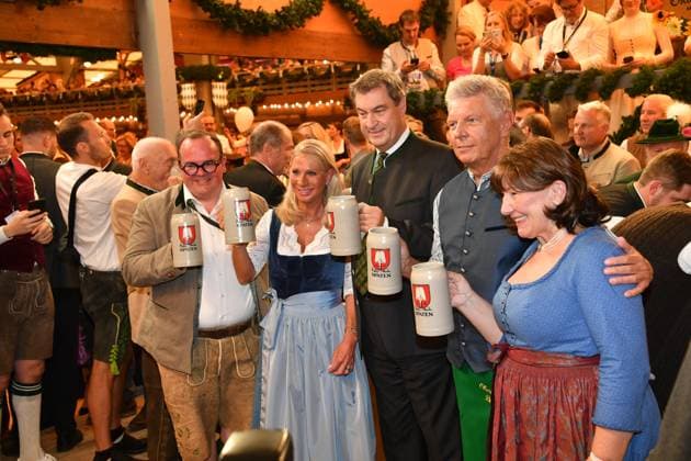 Markus Söder Prime Minister of Bavaria and Dieter Reiter Mayor of Munich with wives meadows opening 2023 tapping Schottenhammel Theresienwiese Munich 16 September 2023