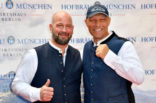 Björn Schwarz and Axel Schulz at the tapping of the Oktoberfest 2023 at the Hofbräu Berlin Berlin, 16 09 2023 Foto:xN.xKubelkax xFuturexImagex wiesn_berlin_3903