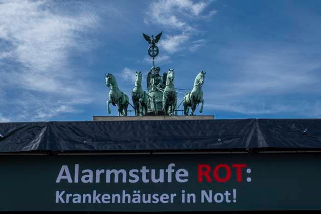 Alarm Stage Red Germany, Berlin, 20 09 2023, Alarm Stage Red, Germany-wide protest day rally DKG Deutsche Krankenhausgesellschaft e V , Sana, Â