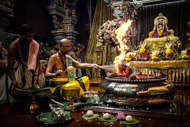 September 19, 2023, Bangkok, Bangkok, Thailand: September 19,2023,Hindu devotees pray during a ceremony to mark the Ganesh Chaturthi festival at Sri Maha Mariamman Templein Bangkok,Thailand. The Ganesh Chaturthi is a Hindu festival to commemorate the birth of the Hindu god Lord Ganesh Bangkok Thailand - ZUMAw215 20230919_zip_w215_002 Copyright: xWissarutxWeerasoponx