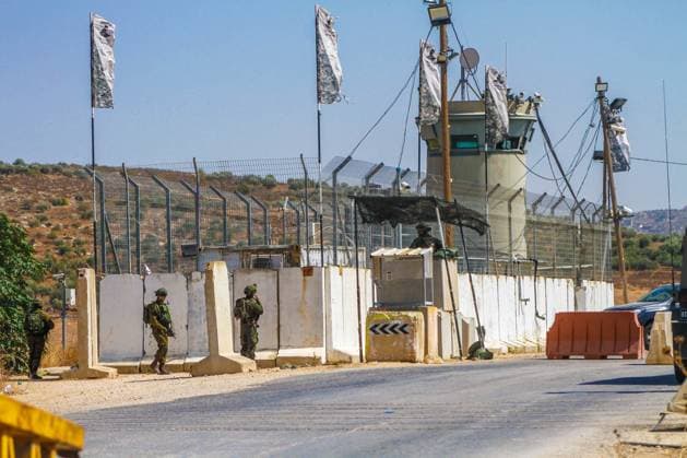 September 29, 2023, Nablus, Palestine: Israeli soldiers stand alert around an Israeli checkpoint near the Palestinian town of Beit Furik, east of Nablus, in the northern West Bank. A speeding car tried to run over a number of occupation soldiers stationed at the checkpoint they were guarding, which led to their alert. Nablus Palestine - ZUMAs197 20230929_aab_s197_005 Copyright: xNasserxIshtayehx